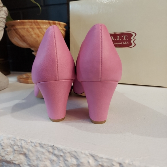LAST CHANCE New in box pink vintage style peep toe heels - Picture 4 of 5